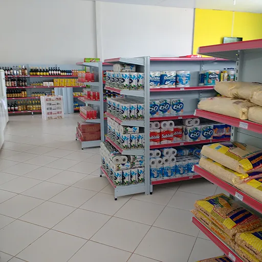 Prateleiras para loja de variedades