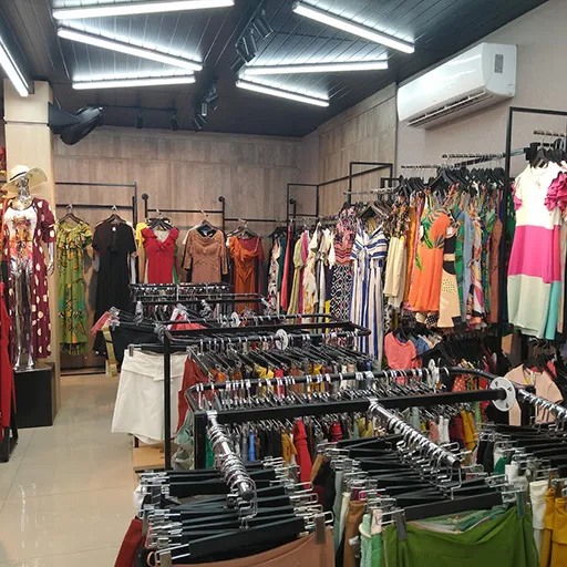 Projeto de gôndolas para lojas de roupas e calçados